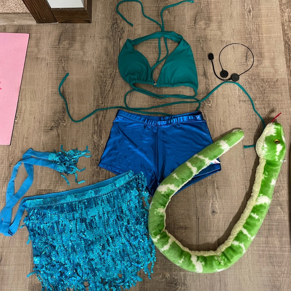 britney spears VMA snake costume